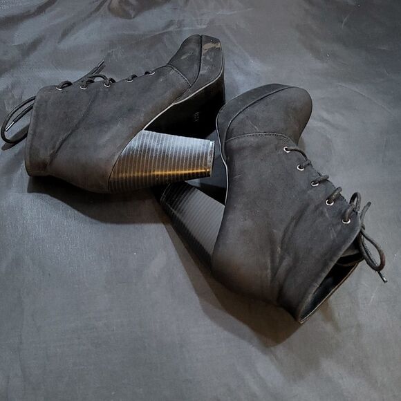 MOSSIMO SUPPLY CO WOMEN'S SUEDE HIGH HEEL ANKLE BOOTS - Picture 15 of 16